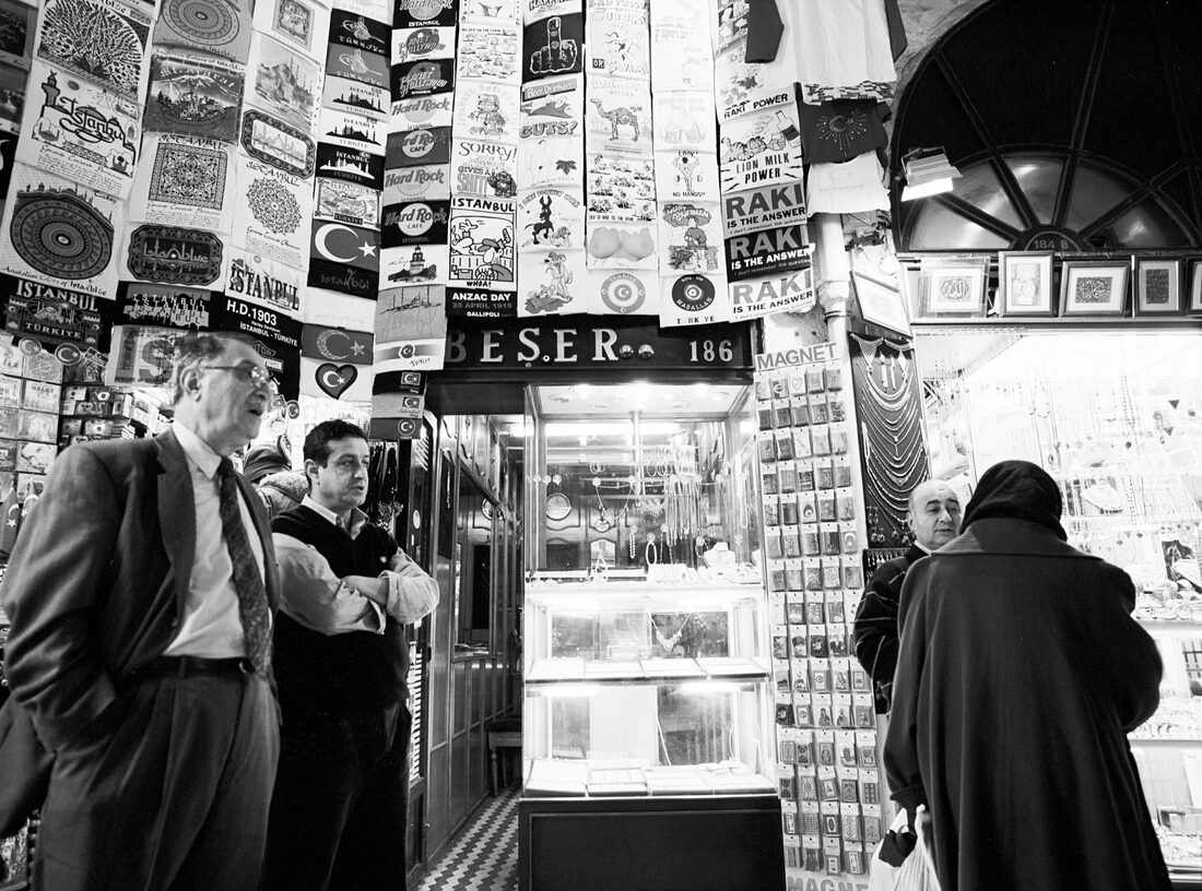 Fotografia street e reportage in bianco e nero su pellicola, Roberto Mettifogo Luce² (07)